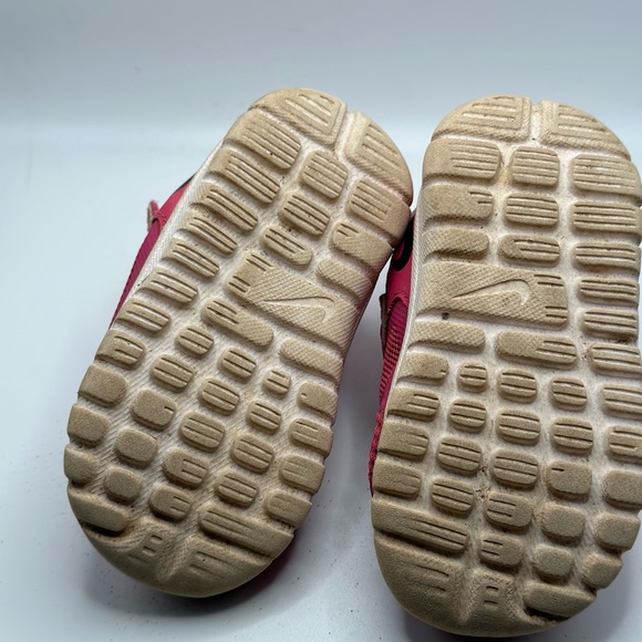 Bundle of toddler girl Nike shoes - Picture 5 of 10